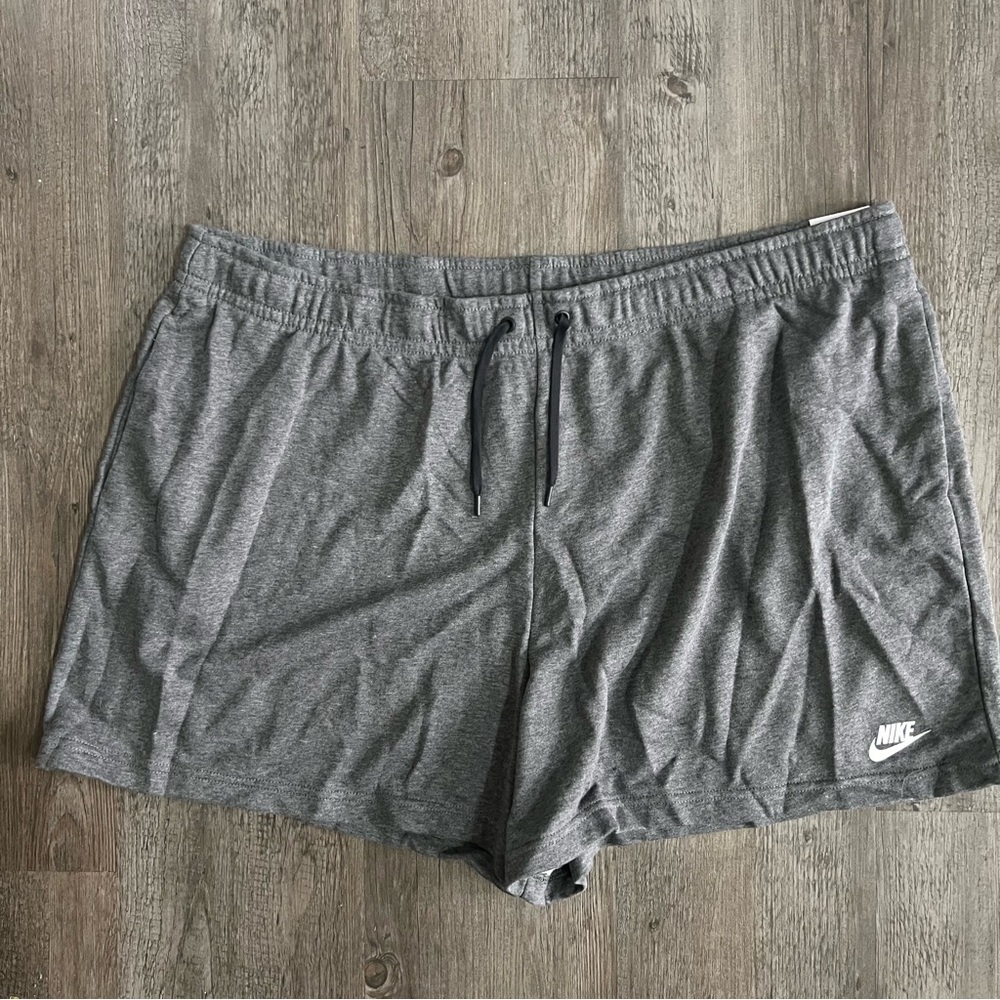 Nike Women’s Plus Size Club Fleece Mid Rise Shorts in Dark Heather Gray - Picture 2 of 5